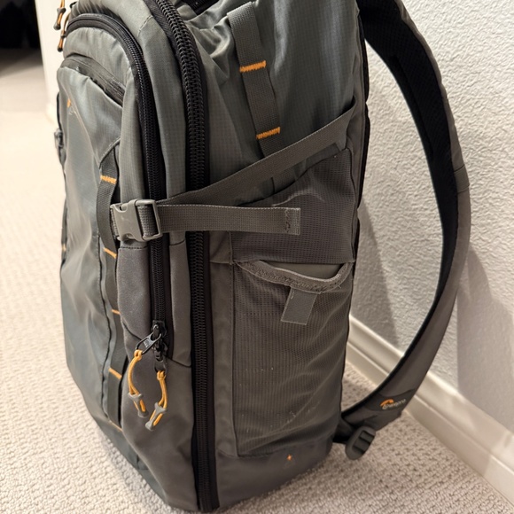 Lowepro HighLine BP 400 AW Backpack in Gray (36L) - Picture 9 of 15